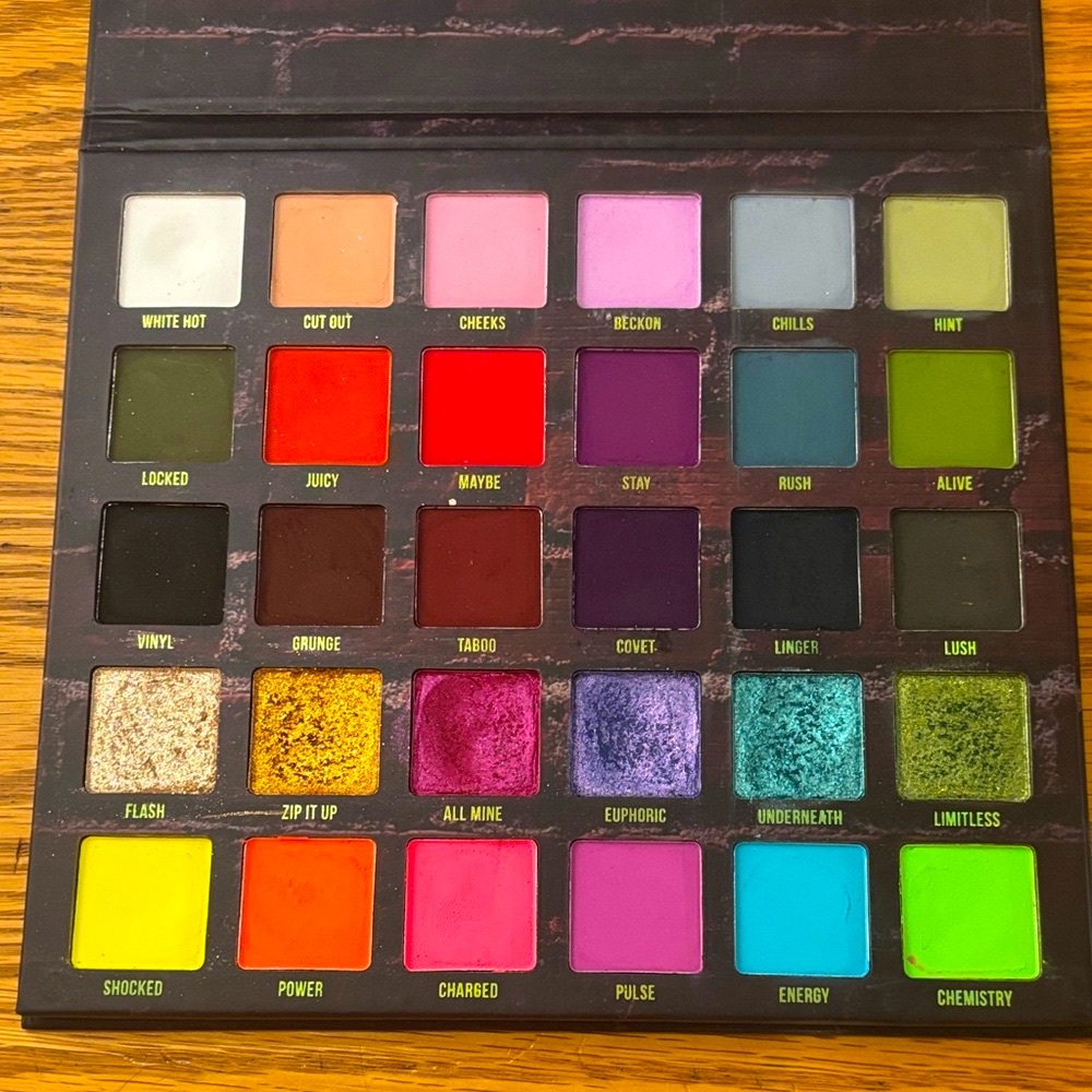 DISCONTINUED Surge Eyeshadow Palette